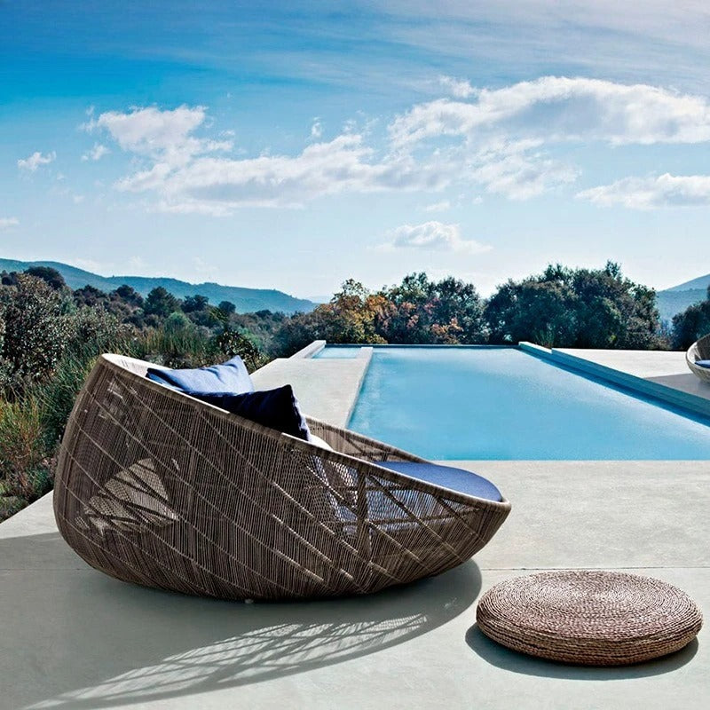 Outdoor sofa courtyard terrace leisure large round bed hotel open-air rattan bed outdoor garden sun room