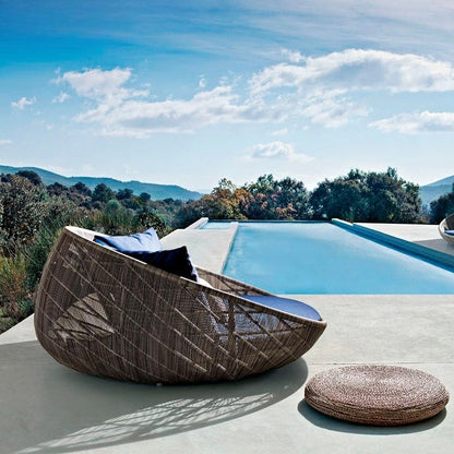 Outdoor sofa courtyard terrace leisure large round bed hotel open-air rattan bed outdoor garden sun room